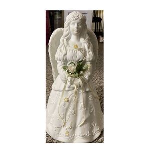 VINTAGE CERAMIC ANGEL FIGURINE THAT LIGHTS UP WITH FLORAL BOUQUET